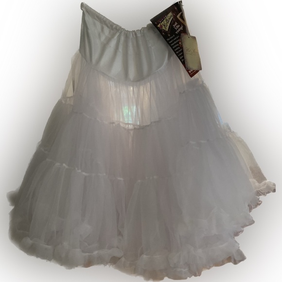 *NEW* Vivien of Holloway wedding dress & Hell Bunny petticoat - Picture 9 of 16